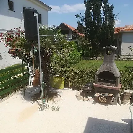 Valentina Nin *